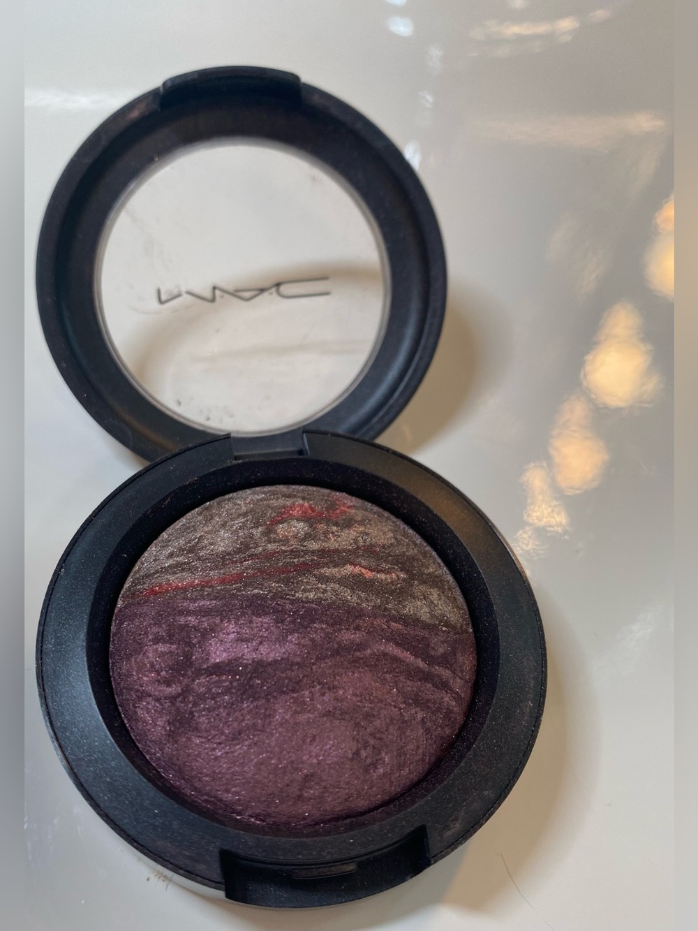 MAC EARTHLY RICHES Mineralize Eyeshadow - Picture 3 of 3